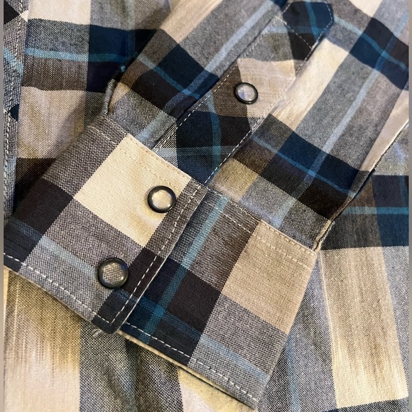 Vans Flannel - Picture 4 of 9